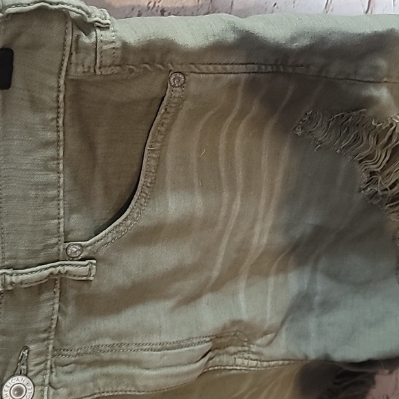 American Eagle Highest Rise Mom Short - Picture 5 of 10